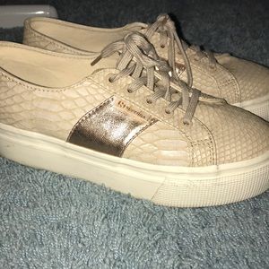GOLD, TEXTURED, PLATFORM SUPERGAS